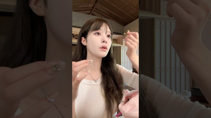 寝不足の中、彼氏に可愛いと言わせる為メイク頑張る女の子👧🏻