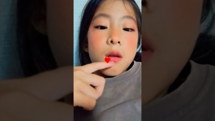 可愛いメイクはお芝居です
